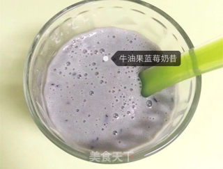 婴儿宝宝辅食——牛油果蓝莓奶昔
