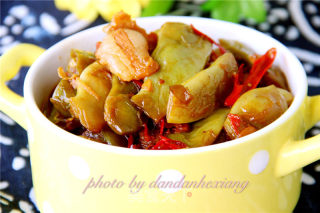 五花肉炖油豆角的做法