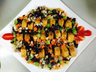 五彩鸡汁臭豆腐的做法