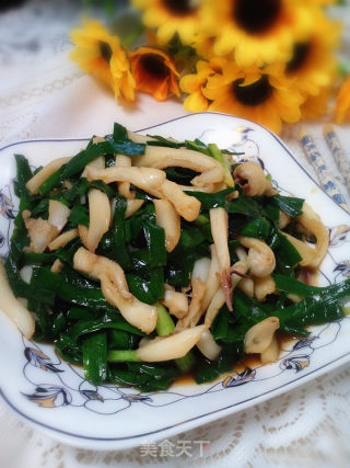墨鱼丝炒韭菜的做法