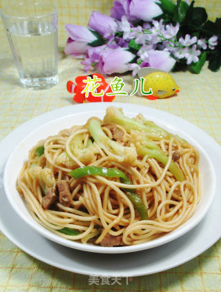 尖椒猪肉花菜炒面的做法