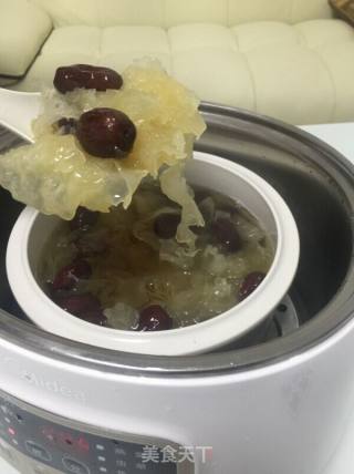 雪耳红枣糖水的做法
