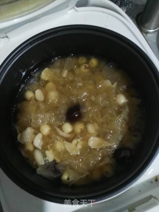 银耳莲子羹的做法