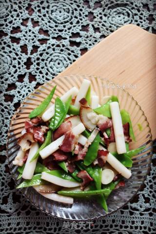 腊肉炒年糕的做法