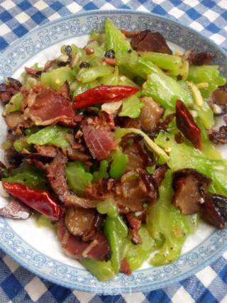 苦瓜炒腊肉的做法