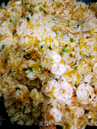 肉饼鲜虾炒饭的做法