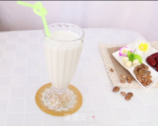 夏日清凉饮品——红枣杏仁奶昔的做法