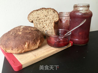 新鲜时令制作黑布霖果酱的做法
