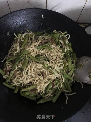 豇豆五花肉焖面的做法