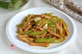 香干芹菜的做法