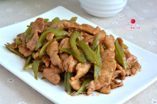 肉片炒南瓜藤的做法