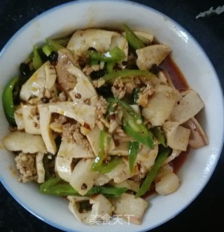 青椒肉末炒豆腐干的做法