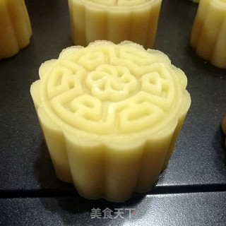 广式低糖纯白莲蓉蛋月的做法