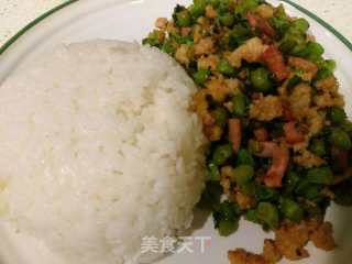 紫苏肉末培根炒豆角的做法