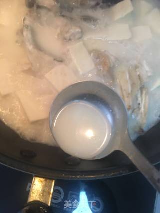 鱼头炖豆腐的做法