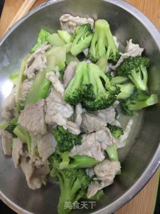 西兰花炒肉片的做法