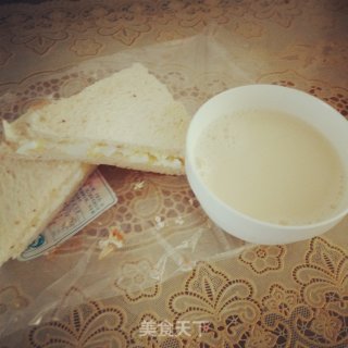 豆浆+鸡蛋三明治的做法