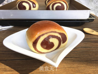可可双色蜂蜜面包卷的做法