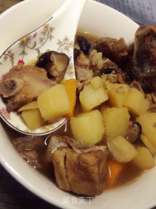 土豆炖排骨的做法