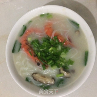 奶汤鲜虾米粉的做法