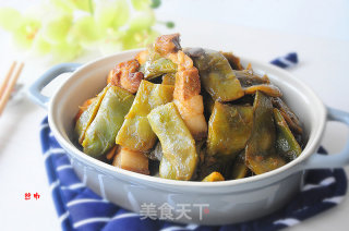 五花肉焖油豆角的做法