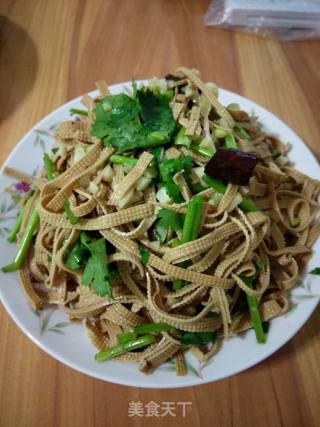 凉拌卤味豆腐皮的做法