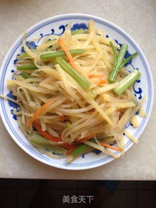 芹菜土豆丝的做法