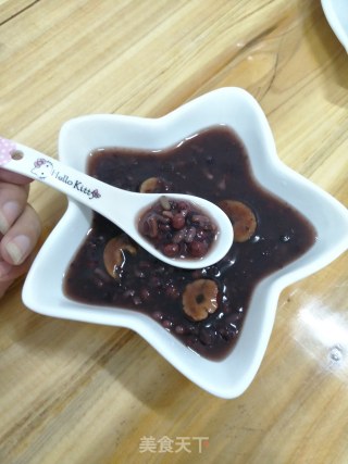 红豆黑米薏仁粥（美容养颜排毒粥）