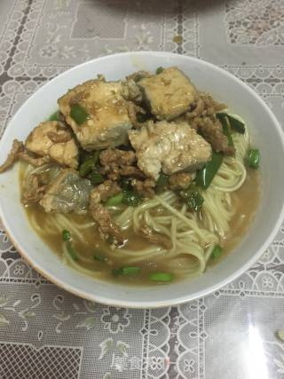 味鲜重的臭大元盖浇肉丝面的做法