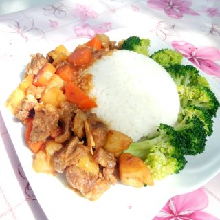 土豆胡萝卜牛肉盖饭的做法