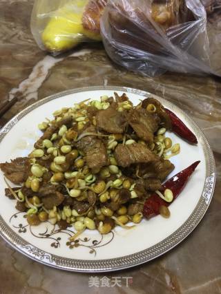 黄豆芽炒肉的做法