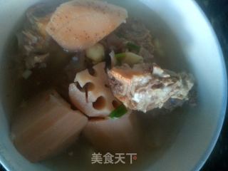 龙骨莲子莲藕汤的做法