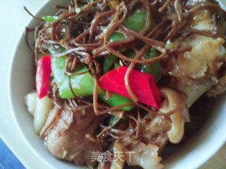 猪小肘五花肉酱地瓜梗的做法