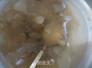 雪梨银耳百合汤的做法