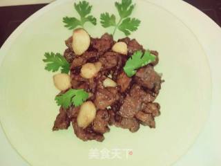 黑蒜子牛肉粒的做法