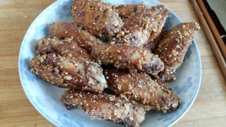 蒜香鸡翅的做法