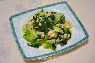 腐皮炒青菜的做法