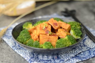 西蓝花烧豆腐的做法
