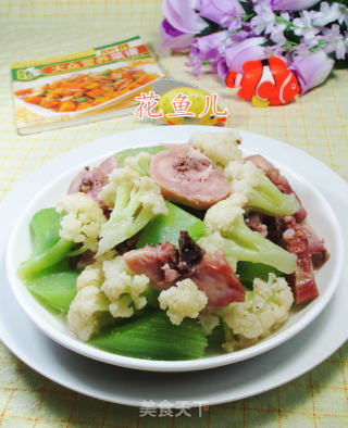 莴笋腊鸡腿花菜的做法