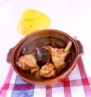 砂锅香菇鸡块的做法