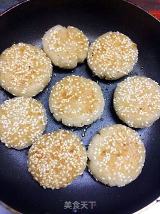芝麻糯米饼的做法