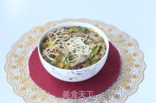 红果家菜谱之酸菜肉丝面的做法