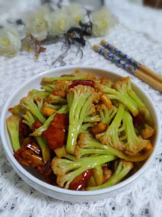 香辣酥炒花菜的做法