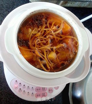 隔水炖猪骨玉米瑶柱虫草花红萝卜汤的做法