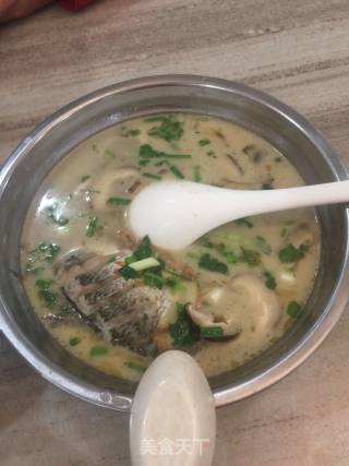 鲫鱼香菇汤的做法