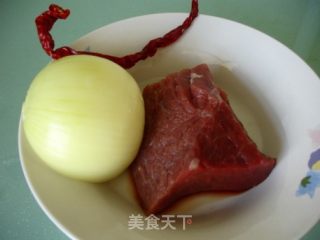 洋葱爆牛柳的做法步骤：2