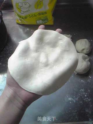 猪肉酸菜粉丝馅饼的做法步骤：2