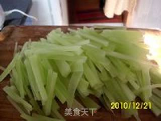 老杨版的-蒜香莴笋的做法步骤：2