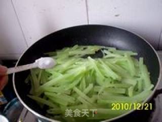 老杨版的-蒜香莴笋的做法步骤：2