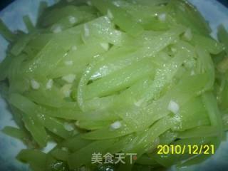 老杨版的-蒜香莴笋的做法步骤：2